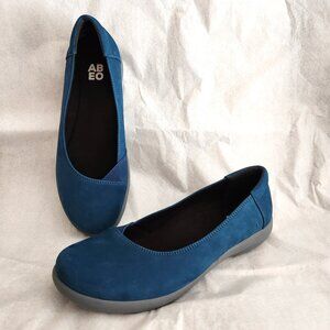 Abeo Blue Suede Flats Sz 7 NWOT